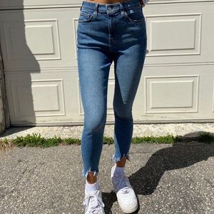 Top Shop Mid blue jagged hem jamie jeans 💗